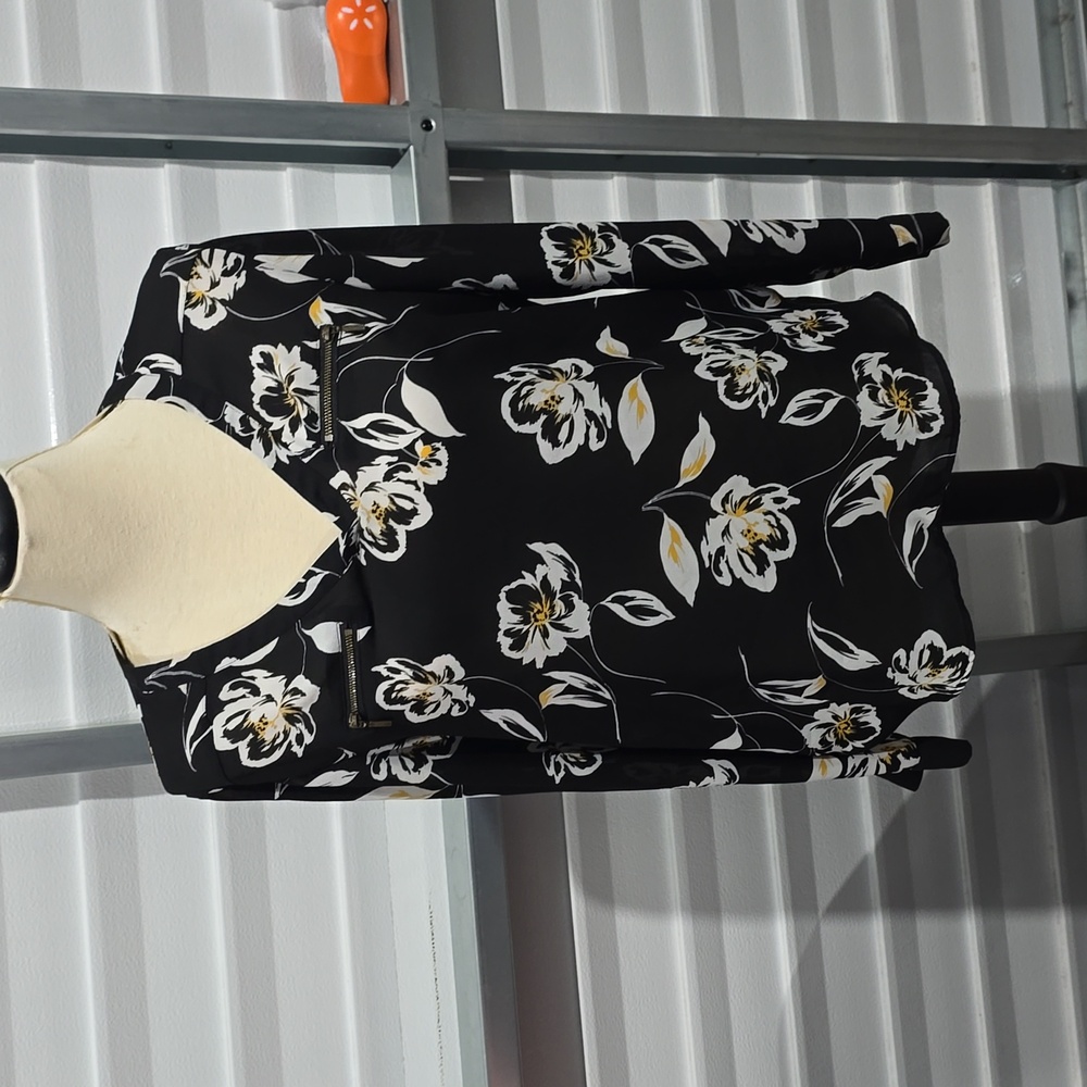 Maurices Black Yellow White Floral Print Blouse‎ Top Size Large